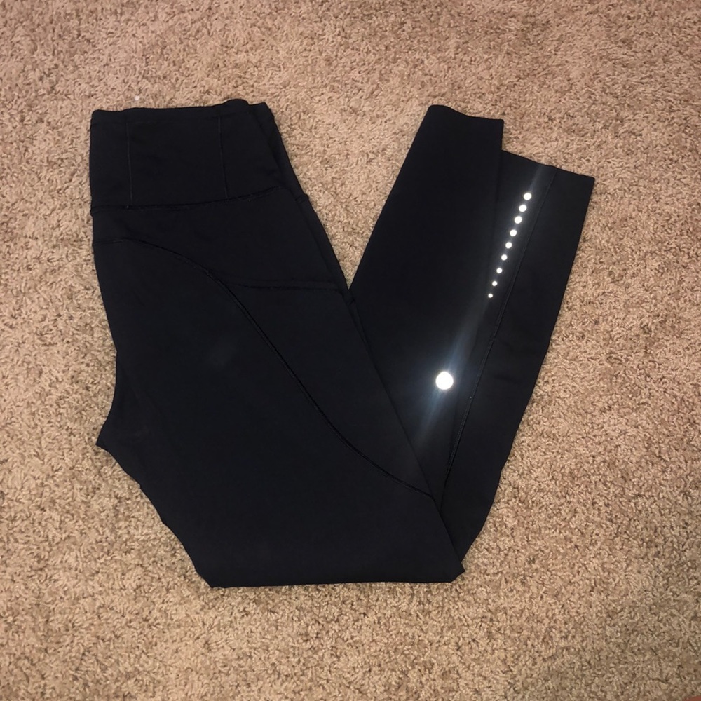 7/8 LULU LEMON LEGGINGS SIZE 6